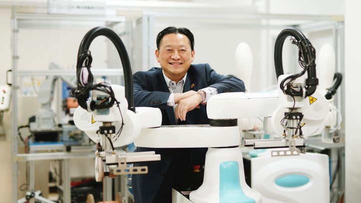 Presidente y director representante Takateru Okuyama de HCI Co., Ltd.