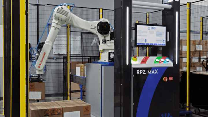 Robotic palletizing cell