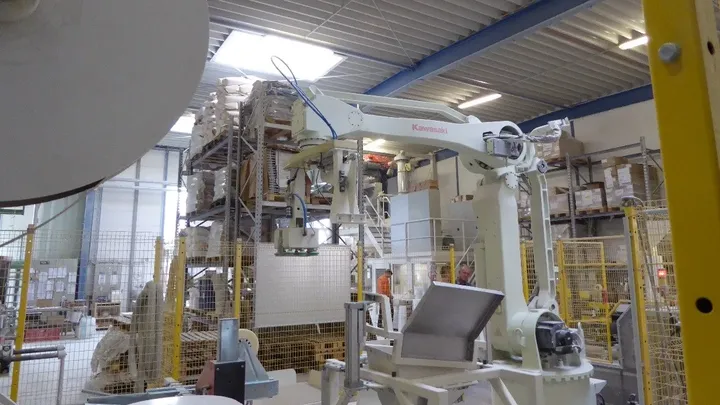 Empaquetado de bolsas de yeso dental en ambientes polvorientos (Kawasaki Robotics ZX130S)