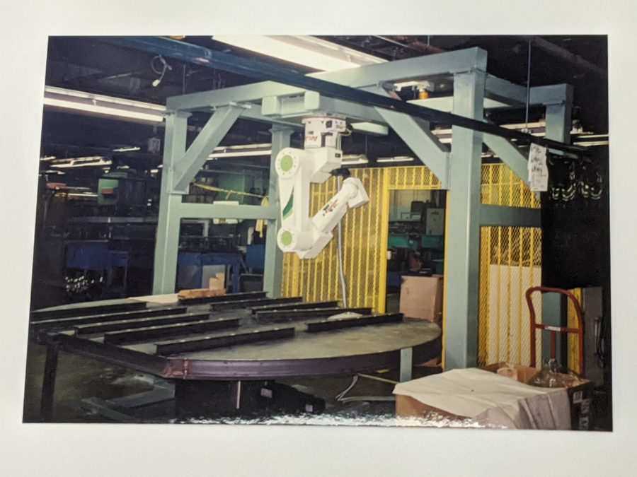 Robô de soldagem confiável por mais de 20 anos Kawasaki Robotics VN800